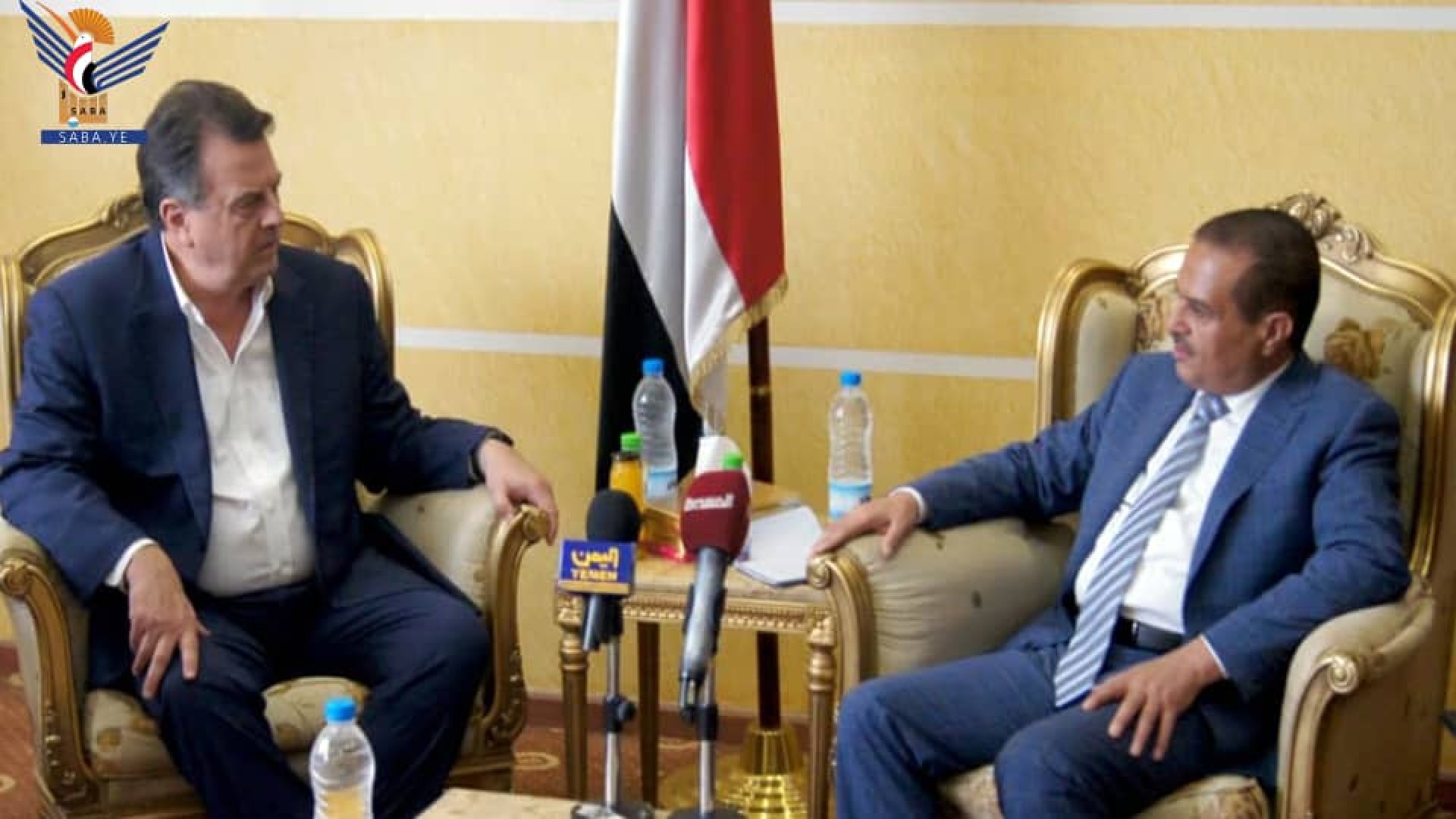 وزير النقل يلتقي منسق الشؤون الإنسانية في اليمن